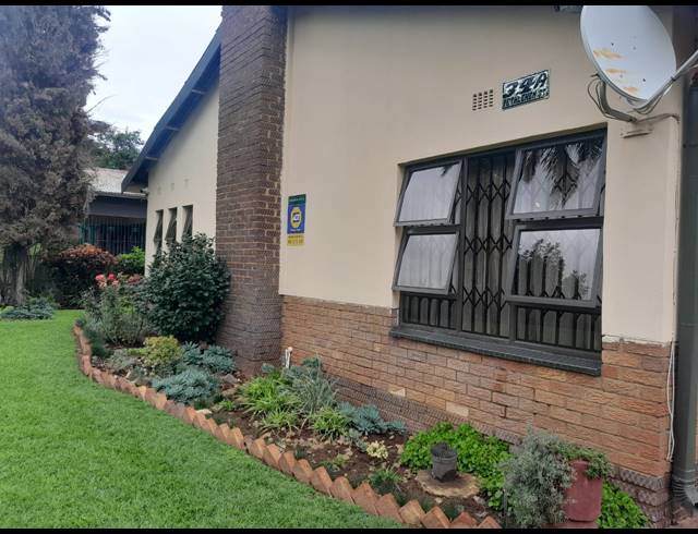 3 BEDROOM HOUSE FOR SALE IN OOS EINDE